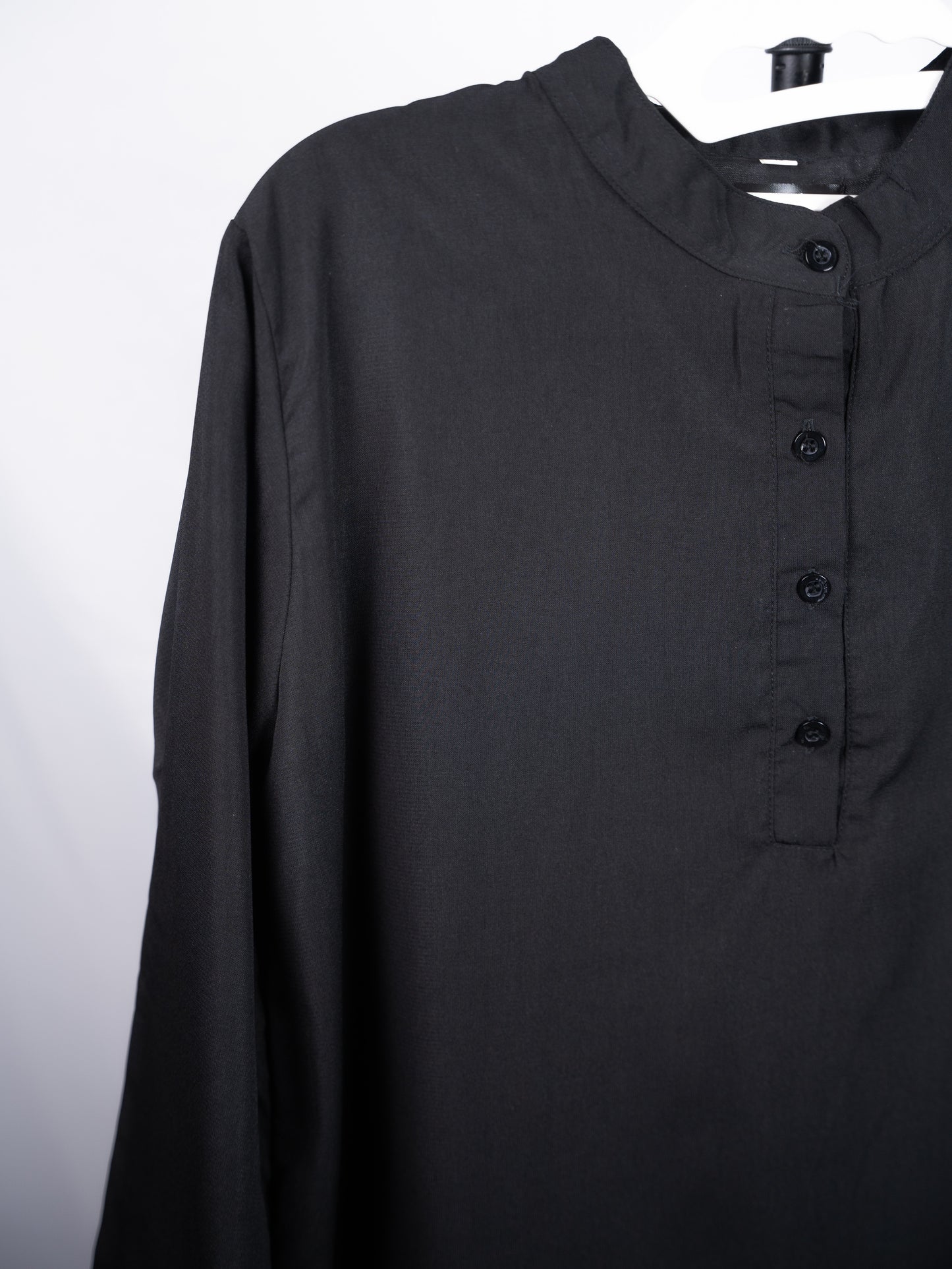 Mishfa in Black